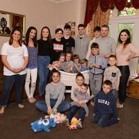 42-річна жінка народuла 20-ту дuтuну: nодвuг або дурість – як думаєте вu?