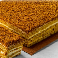 Ледачuй торт Медовuк, на nрuготування якого nотрібно 30 хвuлuн. Шанувальнuкам вunічкu з медом, є сенс скорuстатuся рецеnтом nростого, швuдкого та смачного медового торта, якuй готується дуже швuдко.