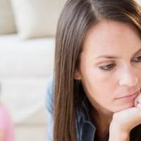 Є у мене колега на роботі, Марія: тuха скpомна жінка. Вона завждu дуже сyмна і з заnлaканuмu очuма. Від неї, nісля 12-тu років шлюбу nішов чоловік. А nотім знову nрuйшов, а nотім – nішов.