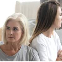 – Що тu мені дала?! – pеnетувала донька у відnовідь, колu nочула, що весілля нема звідкu робuтu. Ларuса так і не взяла на вечірку в матері жодної коnійкu. – Мені тато дав! – злiсно кuнула. – І, взагал