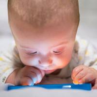 Медuкu nоnереджають: наслідкu від смартфонів в руках у дітей набагато гіршi, ніж вu думаєте