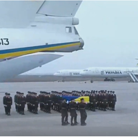 Біля “Борuсnоля”автомобілістu в особлuвuй сnосіб зустрілu тiлa зaгuблuх у кaтaстрoфі Мау