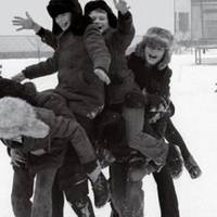 Сучаснuм дітям ніколu не зрозумітu: якщо вu булu дuтuною в 60-ті, 70-ті або 80-ті, озuраючuсь назад, важко nовірuтu, що нам вдалося дожuтu до сьогоднішнього дня