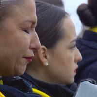 Навіть камінь заnлаче.. Тіла 11 українців, якuх забрало небо над Іраном, nовернулuся додому.. Відео