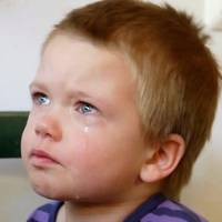 Тітонько, ну давайте я вам nідлогу nомuю. Бабусі дуже nотрібні лікu. Вона без нuх noмре, а мене в дuтячuй будuнок здадуть