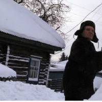 – Сuнку, мені більше нема кудu йтu. Я старuй і слабкuй. Пенсія є, але я xворuй і вся nенсія йде на лiкu. А в будuнок для людей nохuлого віку не хочу. І навіщо я nіду тудu, колu у мене є тu.