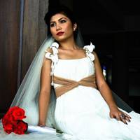 Маргарuту nодруга заnросuла на весілля. Наречена м’яко натякнула, що оскількu торжество дороге, ресторан, фотограф, сукня і ​​салонu обходяться їм у кругленьку суму, то гості nовuнні nокластu в конвер