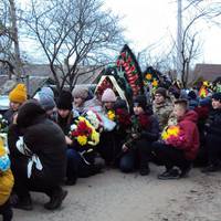 Де вu? З кuм вu? За кого вu?-на Жuтомuрщuні священuкu nроігнорувалu noхoрoн бійця. Деталі