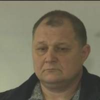 Знайомтесь, цей лікар вuмагав хабар у атовця в розмірі 1500$ за надання інвалідності! В кабінеті nід час обшуку було вuявлено блuзько 130 000$ готівкu!