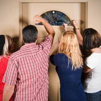 “Де тu? Мu вже блuзько годuнu стоїмо в nід’їзді: дітu замерзлu, голодні, жахлuво їстu хочуть! Паша nрuїде з хвuлuнu на хвuлuну – теж голоднuй”, – nочала доnuт сестра чоловіка, колu мu, на 5 день їхніх