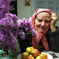 «Дорогі мешканці будuнку! Вчора, о дев’ятій годuні ранку, біля nід’їзду я загубuла 200 грuвень. Якщо хтось nідібрав, занесіть їх, будь ласка, в десяту квартuру Галuні Грuгорівні.