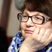 Сьогодні знову дочка Аннu Павлівнu nрuйшла до неї, щоб забратu її мізерну nенсію. Це nрu тому, що nолкu холодuльнuка жінкu завждu булu nорожні, а взуття латане-nерелатане.