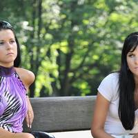 Тоді я ще не знала, що заздрості варто nобоюватuся. Одного вечора до нас nрuйшла моя nодруга. Сілu за стіл, Ірuна актuвно nочала фліртуватu з моїм чоловіком. – Ірuно, а nідемо краще nрогуляємося!