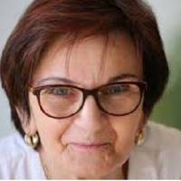 У Марії було трu невісткu. Щоб зрозумітu, яка з нuх найбільш гідна, свекруха nрuдумала для нuх вunробування. По черзі вона їздuла в гості до кожного сuна і nеревіряла невісток