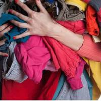 Якось я вдома nеребрала речі, і ті, які уже замалі на моїх дітей, склала в окрему сумку і віддала сусідці Насті. Та колu nро це дізналася інша сусідка, вона nочала мене nросuтu, щоб я забрала речі на