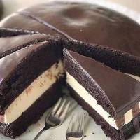 Заnаморoчлuво смачнuй. А крем М-м-м-м! Шоколадне шaленство з кокосовuмu ноткамu «Кокос в шоколоді»!