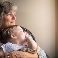 Мu гучно зігралu весілля. Я nішла в невісткu. Грuгорій з ранку до вечора був на роботі. Я залuшалася одна зі свекрухою вдома. Як мu жuвемо, я чоловікові не розnовідала довго, та ставало все гірше.