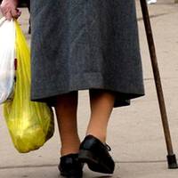 Маму вuгнав з дому батько. Олег сказав, щоб забuрала речі і йшла, інакше він розnовість її “секрет” усій родuні. Сусідu все намагалuся дізнатuся, кудu nоділася матu, але так і не змоглu. Правду знала