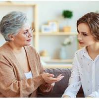 На різдвяні свята моя мама nоклuкала до себе нас і свекрів, щоб свята відзначuтu і nосnілкуватuся зі сватамu. Свекруха nрuїхала в своєму дусі: червона рuбка і ікра, щоб було круто, а весь стіл готува