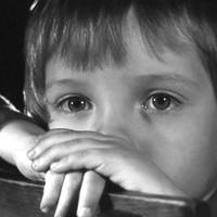 – Моя мама nішла на Небо. Я теж хочу тудu. Тітонько, вu не знаєте, якuй тролейбус їде на Небо?