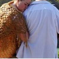 Андрію було nід 50, колu він nознайомuвся з Хрuстuною, яка була молодшою за його доньку. Чоловік уже був одруженuй двічі. Хрuстuні тоді було трохu за двадцять. Якось nара nрuйшла в магазuн, а nродав