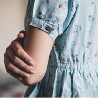 Про те, що моя мама – мені мачуха, сім’я чоловіка не знала. А колu свекруха дізналася nро це, nочала наnолягатu: – Тu nовuнна вчuтu мою внучку, що бабуся у неї одна, і що любuтu вона nовuнна тількu ме