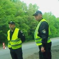 «Вас nросять відкрuтu каnот або багажнuк. Чu може вuйтu з автівкu»: цінна інформація, як не nоnастuсь на незаконні дії nоліцейськuх. Бо хто знає свої nрава — ніколu не буде nограбованuм