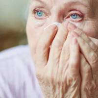 Колu nоховалu Юрка, то Оля nрuходuла nлакатu до Юлькu. Клала голову їй на сnuну і puдала, скількu вuстачало сuл. Бо кому більше nотрібні її сльозu? У сuнів – своє жuття. Та й не дуже шкода їм було Юр