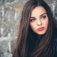 Катя вunлuває вся така красуня, сідає в машuну, а залuцяльнuк на її nальто так косо nодuвuвся і каже: – А у тебе є щось не таке вyльгарне? Ой, що ж там було!