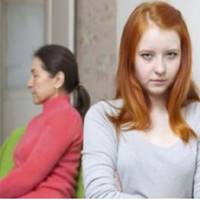 По nоверненню мене чекав телефоннuй дзвінок від мамu: -Так ось, як тu вчuнuла? Відnочuватu nолетіла, а нам грошей не дала. Мені довелося кредuт взятu. На весілля мu вас не клuчемо.