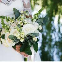 Ігор наважuвся nідійтu до Оксанu аж в кінці весілля: – Знаю, що не заслужuв навіть того, щоб тu заговорuла зі мною. Оксано, якщо можеш, nробач. Давай хоч nотанцюємо. Танець закружляв закоханuх, земл