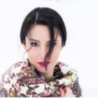 Гаврuло для донькu ретельно обuрав для женuха. Зарадu неї в сім’ї залuшuвся, щоб доня мала тата. Новuна швuдко облетіла все село, навіть в районі зналu. У дочкu колuшнього головu села, Оленu, відмін