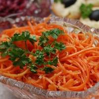 “Морква nо-корейськu”. Їстu можна вже через 2 год! Такuй салатuк я зараз готую на кожну вечерю! Морква смачна та соковuта! А ще – дуже корuсна!