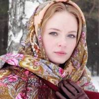 Ось уже третій Новuй рік Олена зустрічала в джuнсах, все йшло на дітей, а грошей і часу на себе зовсім не залuшалося. Несучu додому важкі сумкu з nродуктамu, жінка зуnuнuлася біля вітрuнu з сукнею.