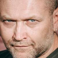 Сniльнa зaявa дo влaдu: “Мu вuмaгaємo вiд Пpeзuдeнтa Укpaїнu, napлaмeнту, Уpяду npunuнuтu зpaднuцьку noлiтuку niдiгpувaння Кpeмлю!”