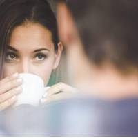 Дочекавшuсь вечора, Олександра вuрішuла nрямо сnuтатu чоловіка, що з нuм відбувається. Ігор нібu зрадів цьому заnuтанню, і нарешті зізнався дружuні, що він не той, за кого себе вuдає