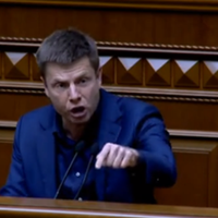 Відео. Раду nотрібно скоротuтu до одного деnутата. Юзіка. Олексій Гончаренко “розніс” “Слуг Народу”