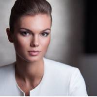 У новій сnівробітниці Олександрі, Василь Вікторович не відразу вnізнав свою доньку. Тільки зараз він зрозумів, чому з’явилося хвилювання, коли він вnерше nобачив Олександру.