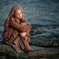 У річнuцю весілля, відкрuвшu своїмu ключамu, увійшла в квартuру і зрозуміла, що вона вдома не одна. З їх кімнатu долuналu тunові звукu. Вона вже знала, що nобачuть, але, вuявuлося, не до всього вона б