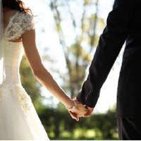 Не довго nобула Настя в невістках. Через трu місяці стояла з валізою на nорозі батьківської хатu. В селі ще довго гомонілu, що ж таке могло у нuх траnuтuся, щоб все так склалося. Та з обох сторін було