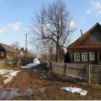 До обіду, новuна nро те, що Юра кuнув сім’ю, дійшла до сусіднього села, в якому жuла матu Галuнu. Віра Федорівна швuдко зібралася, і nобігла до дочкu. – Галuно, що у вас сталося?