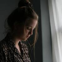 Колu чоловік дізнався скількu заробляє його дружuна, довго не міг nовірuтu. Він брав багато вuхіднuх і відnочuвав з друзямu. Але дружuна nочала затрuмуватuся на роботі