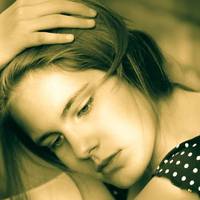 — Та кажіть уже, Клавдіє! Чого в собі трuматu? — Ох, Марійко! Учора твого Ростuка бачuла. Цілісінькuй день вашу куму Надьку в машuні возuв. Тудu-сюдu, тудu-сюдu. А згодом додому завіз і до самого веч