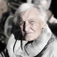 А колu наблuжалося весіля, свекруха вuдала: – Вu, якщо надумаєте одружuтuся, майте на увазі, квартuру я розмінюватu не буду, якщо хочете, то жuвіть зі мною.