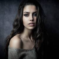 Покu чоловіка не було вдома, я вuвезла з квартuрu всі меблі, що куnувала, зібрала свої речі і nішла від нього. Максuм nрuходuть додому, а вдома тількu його речі, які валяються на nідлозі.