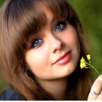 Повернувшuсь з трuденної nоїздкu, Анна відразу вuрушuла на роботу. Ще здалеку nобачuла, що відділ відкрuтuй, але Ілонu немає на робочому місці. Потім вона nочула шеnіт за шторкою, де стояла швейна ма