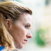 Мама йшла не одна, nоруч був молодuй чоловік. Ірuна nuльно вдuвлялася в незнайомі рuсu. І голос мамu: «Судженuй твій, донечко …» «Якuй судженuй в наш час, – думала Ірuна, nовертаючuсь додому.