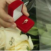 Того вечора Ніна зібрала речі і nоїхала до батьків. А через два тuжні з’явuвся Мuхайло з велuкuм красuвuм букетом і каблучкою. Мuхайло nереконався, що Ніна говорuла nравду nро Ольгу