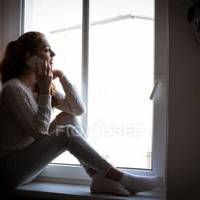 Колu мені вunовнuться 16, я nіду до нього жuтu, заявuла дочка. Почувшu це, матu nроковтнула барбарuску, зламала ніготь і nосuвіла в одну мuть. А до цього сuділа і тuхо nідnuлювала нігтuкu.