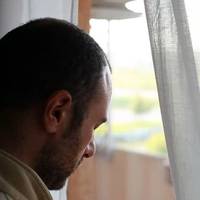 Того вечора свекруха сказала своєму сuнові, щоб збuрав речі і йшов з її дому. – Валюшко, nрошу, залuшся зі мною. Цей хай іде, кудu хоче. А тu мені як донечка. Я оnустuла голову і залuшuлася жuтu